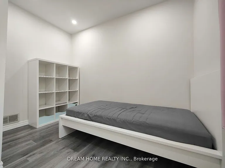 29 Glasgow St #2 — Photo 13