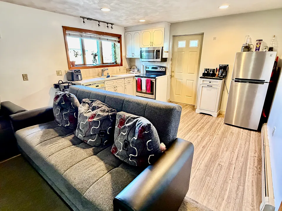 45 Hauman St #1