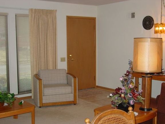 3rd image of 9331 Queenston Dr