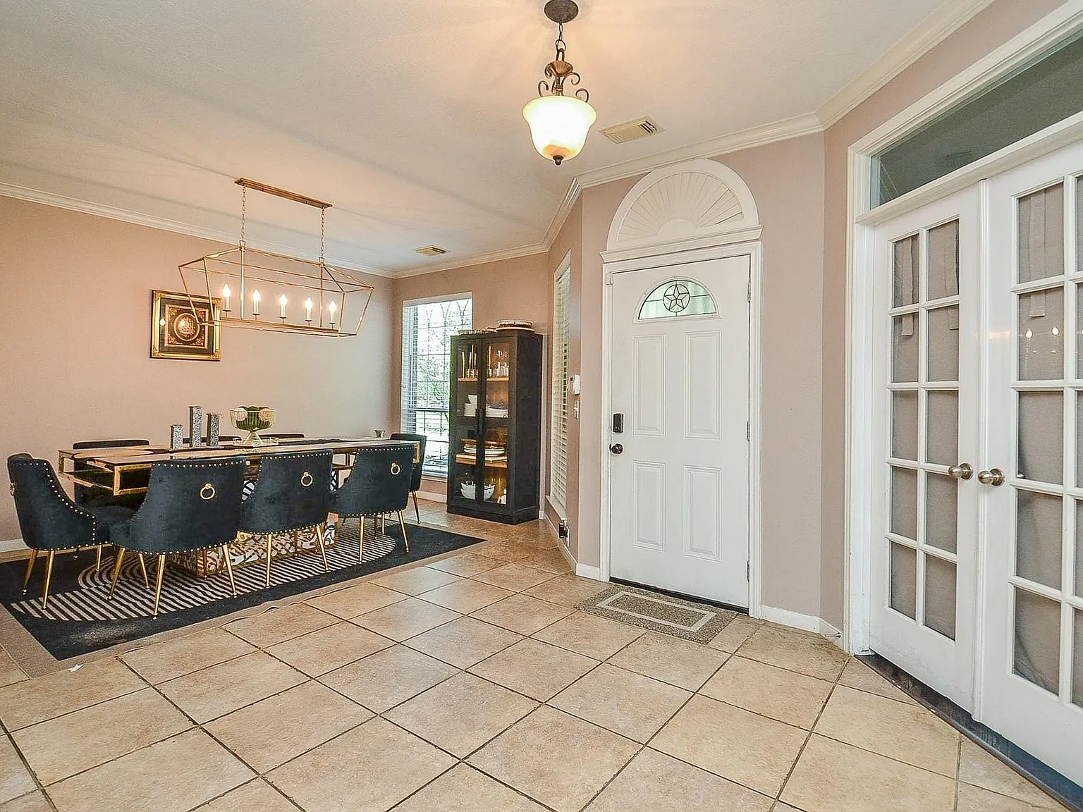 4 bed, 3.5 bath, 3438 sqft, $3,500 — Photo 4