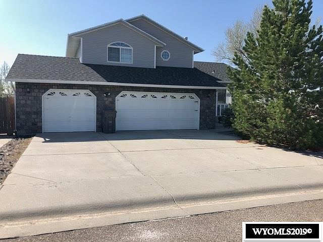 1st image of 209 Camellia Cir