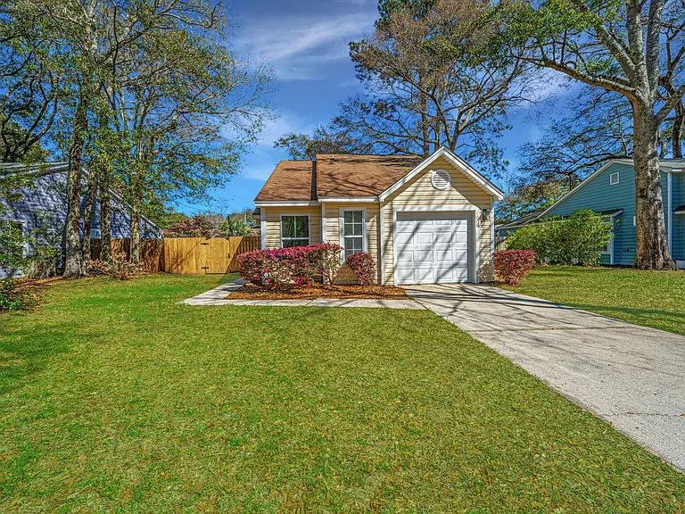 1078 Secessionville Rd — Photo 2