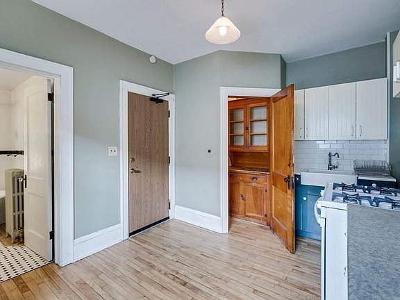 3rd image of 187 James Ave N APT 2