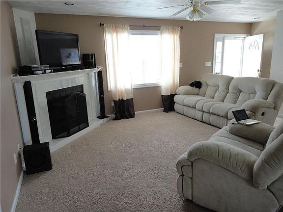 3rd image of 4041 Pinehurst Dr