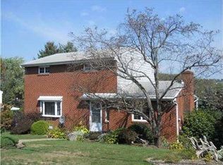 329 Florida Dr, Oakdale, PA 15071