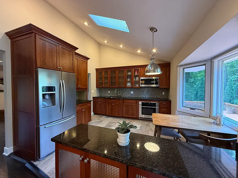 21 Sandra Dr — Photo 2