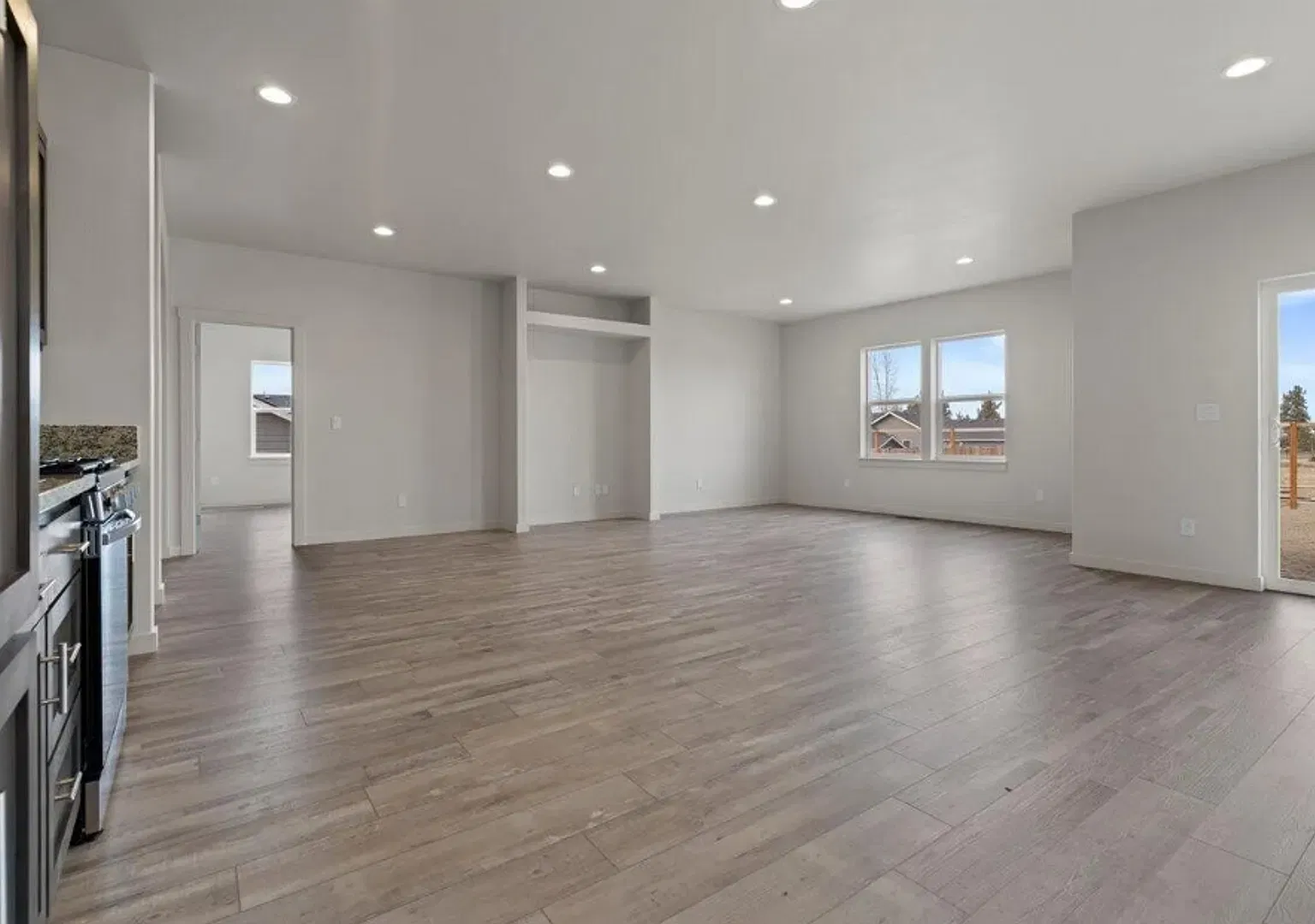 Gorgeous Modern Living In Nw Redmond!! — Photo 3
