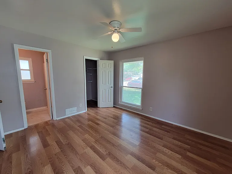 1060 Richmond Dr — Photo 2