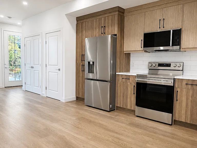 227 26th Ave NE #201 — Photo 5