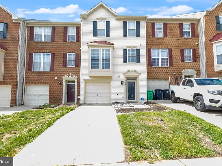 4004 Meadow Trail Ln — Photo 1