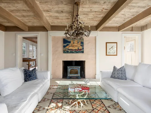 1 Squires Path, East Hampton, NY 11937