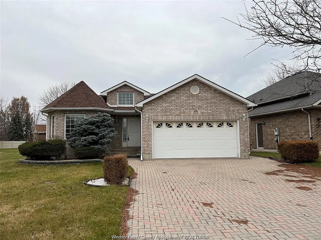 4 bed, $2,950 — Photo 1