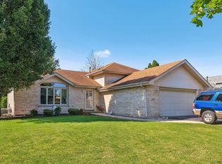 16661 W Oneida Dr, Lockport, IL 60441
