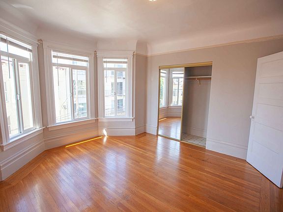 5th image of 1462 Hyde St