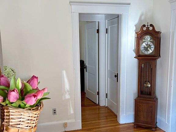 Front Foyer/Entrance