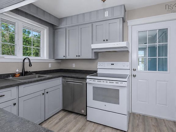5th image of 54 Acadia Dr