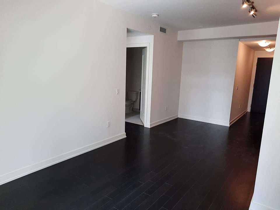 2nd image of 330 Richmond St W #321
