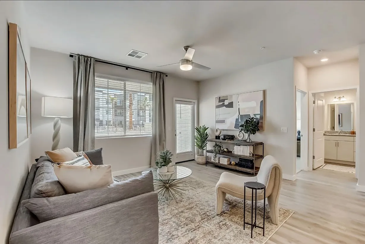 Black Canyon Luxury Apartments — Photo 4