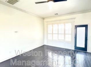 2008 SE 9th St, Moore, OK 73160