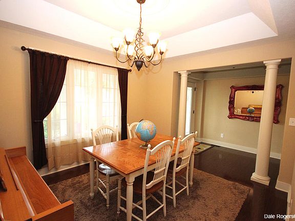 4th image of 3715 Windshire Dr SE