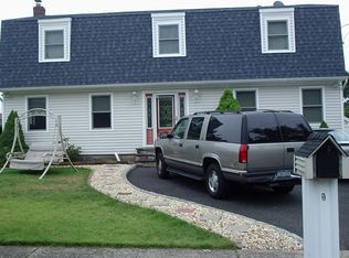 1 Continental Dr, Centereach, NY 11720