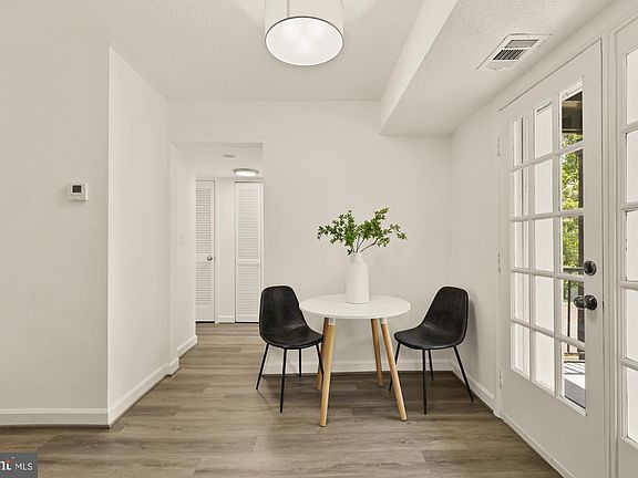 5th image of 4903 30th St S APT B1