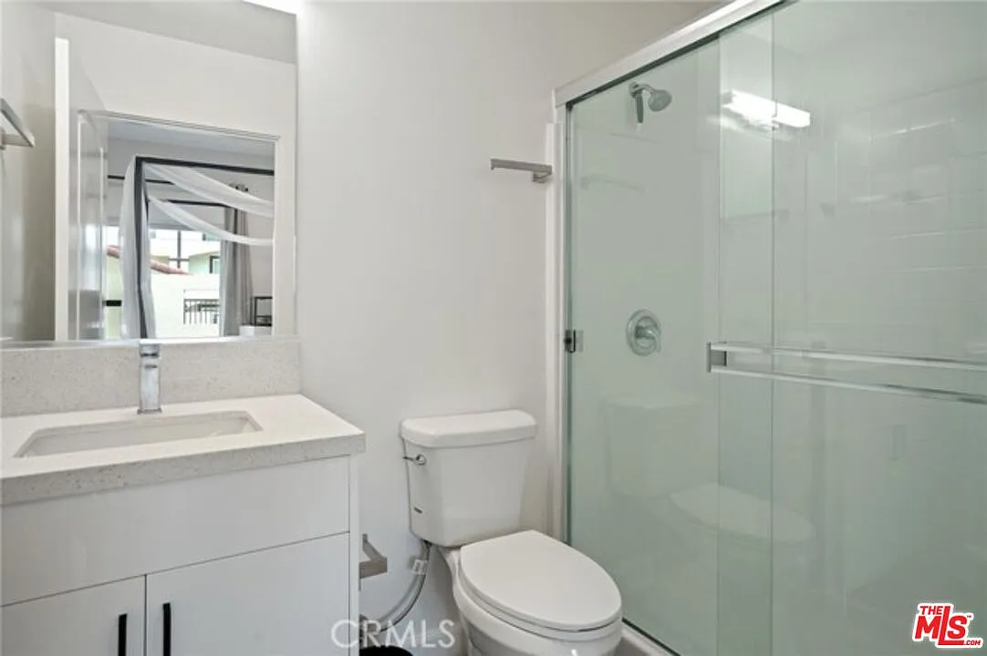 4 bed, 3.5 bath, 2200 sqft, $5,600 — Photo 3