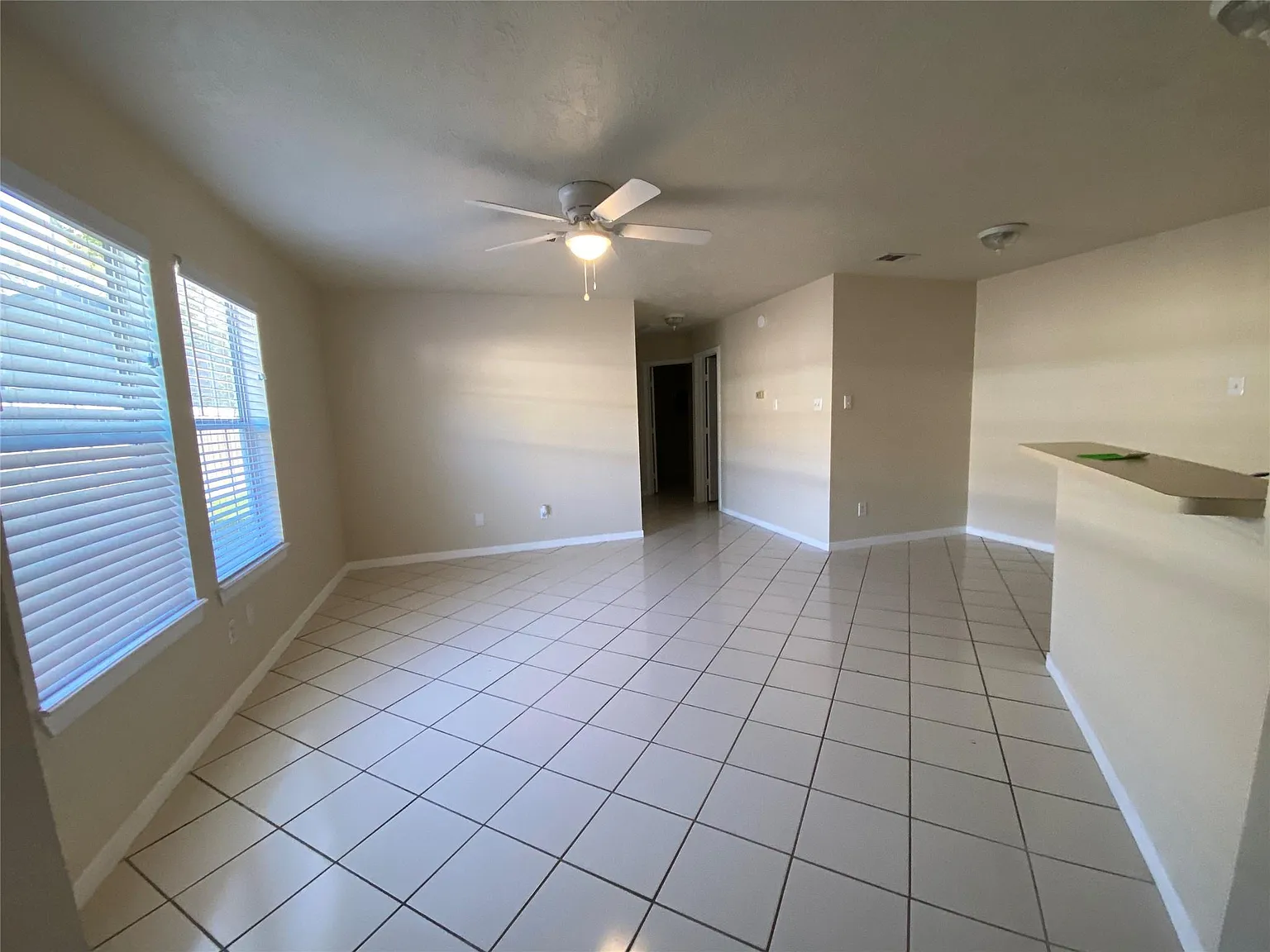 3 bed, 1.0 bath, 1094 sqft, $1,400 — Photo 4