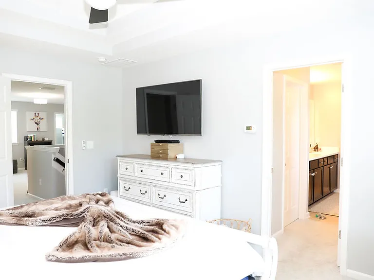 454 Howland Dr — Photo 34