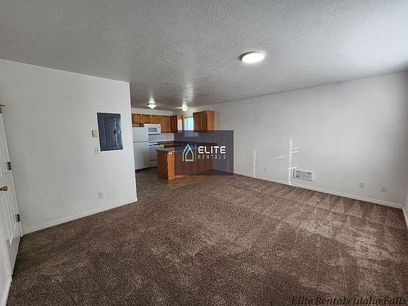 3rd image of 3663 Deloy Dr APT 4