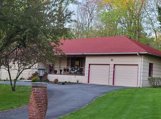 2 Thier Ln, Upper Saddle River, NJ 07458