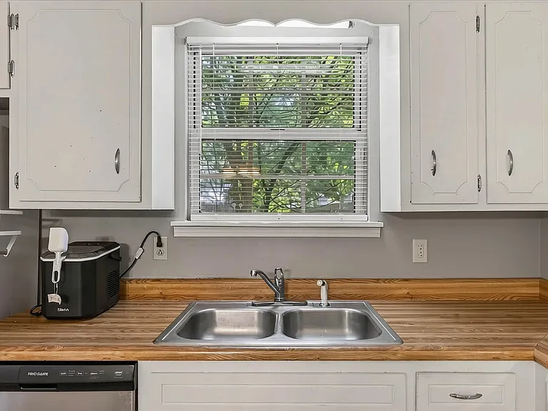 114 Cunningham Pl #B — Photo 16