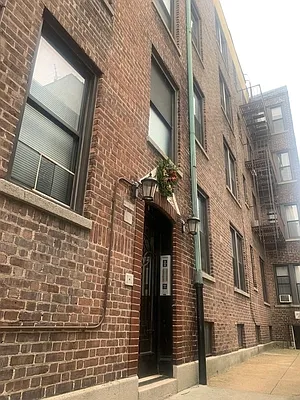 Rented by 18 REALTY | media 2