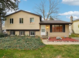 14424 Hillsdale Dr, Sterling Heights, MI 48313