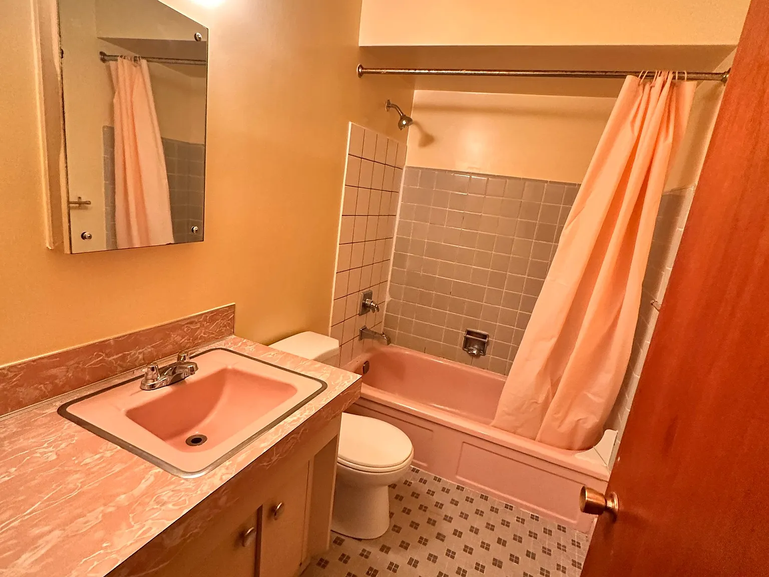Studio, 400 sqft, $1,200 — Photo 3