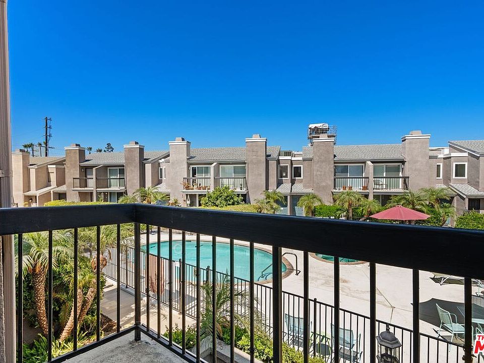 1st image of 23541 Victory Blvd Unit 2