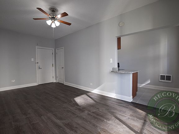 3rd image of 4520 N Clarendon Ave APT 505