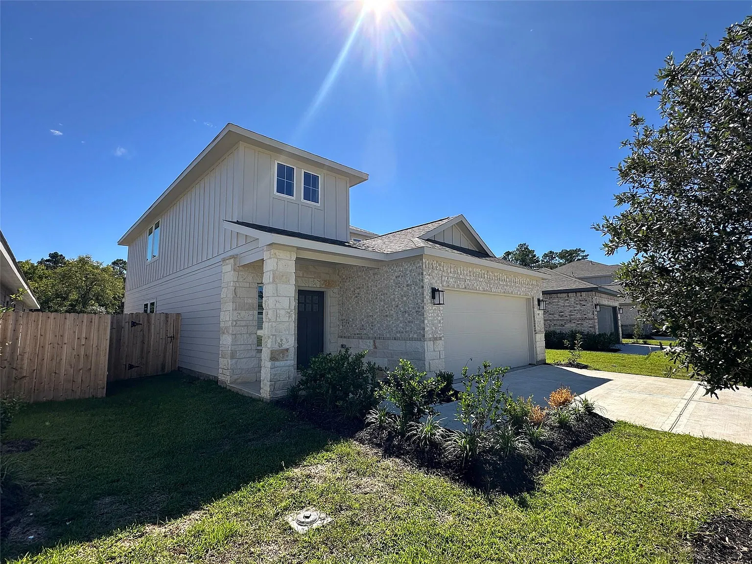 4 bed, 2.5 bath, 1981 sqft, $2,300 — Photo 4