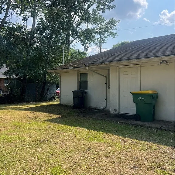 1409 Surry Ave — Photo 9
