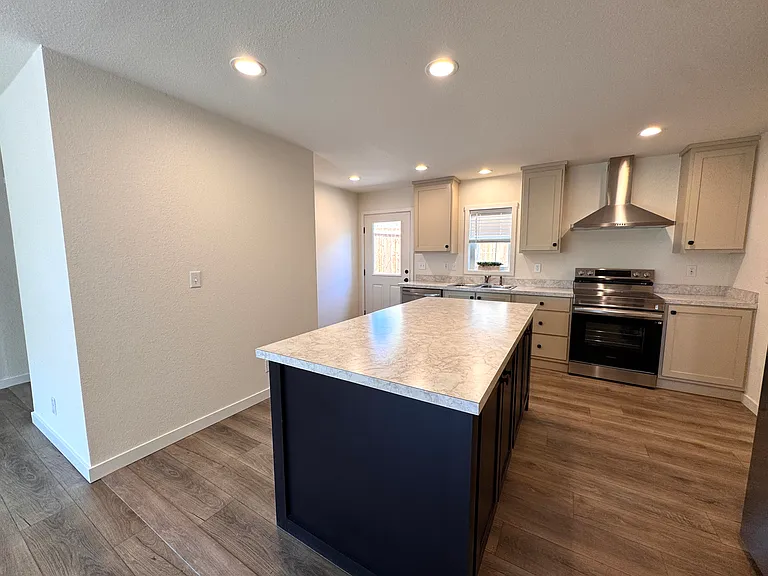321 E Panorama Dr — Photo 6