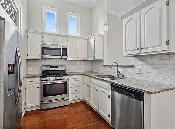5th image of 1110 Marengo St