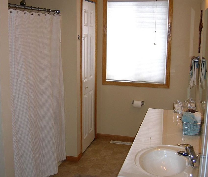 Full bath off of Master Bedroom