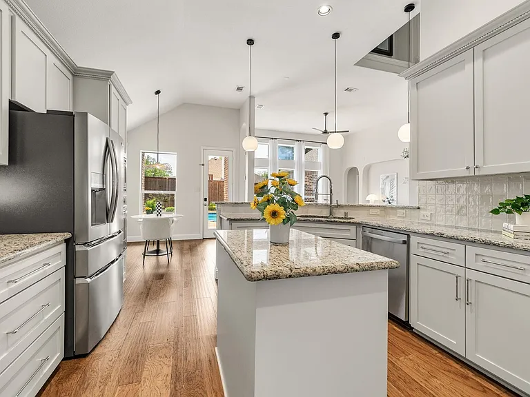 8405 Saint Clair Dr — Photo 12