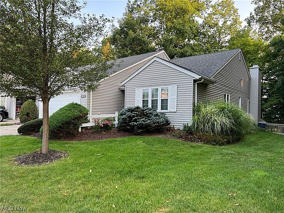 3rd image of 15534 Grosse Pointe Oval