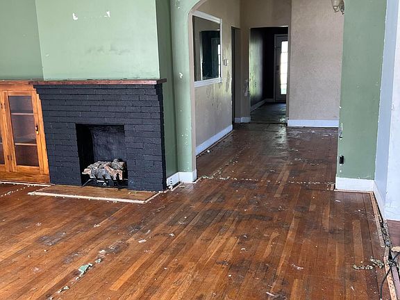 5th image of 260 Lawrence St
