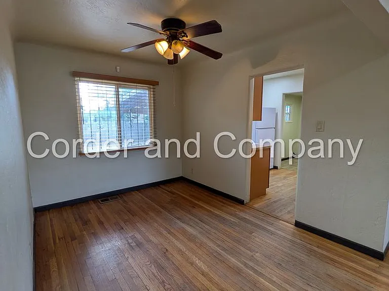 302 Valencia Dr NE — Photo 8