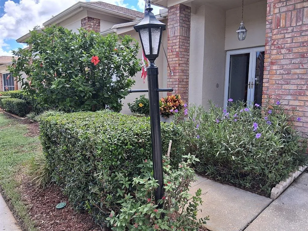 2 bed, 2.5 bath, 1728 sqft, $2,075 — Photo 2