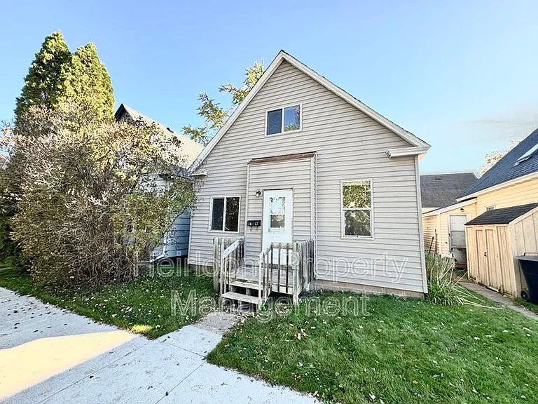 1718 Cumming Ave — Photo 1