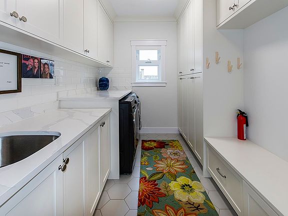 5th image of 1674 Evelyn St