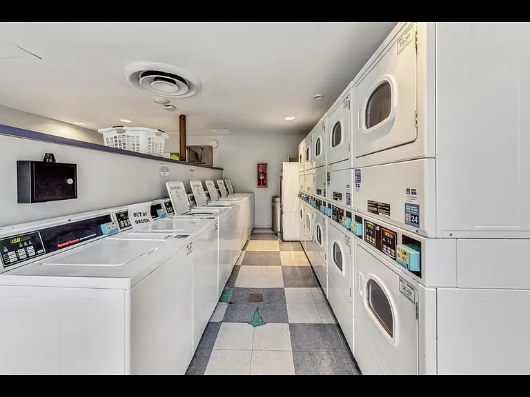 4343 N Clarendon Ave #1702 — Photo 11